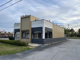 Former KFC - Avaliable for Sublease - Restaurant avec service au volant