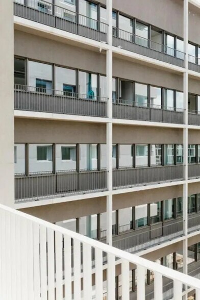 Bureau dans Lyon à vendre - Photo du bâtiment - Image 2 de 9