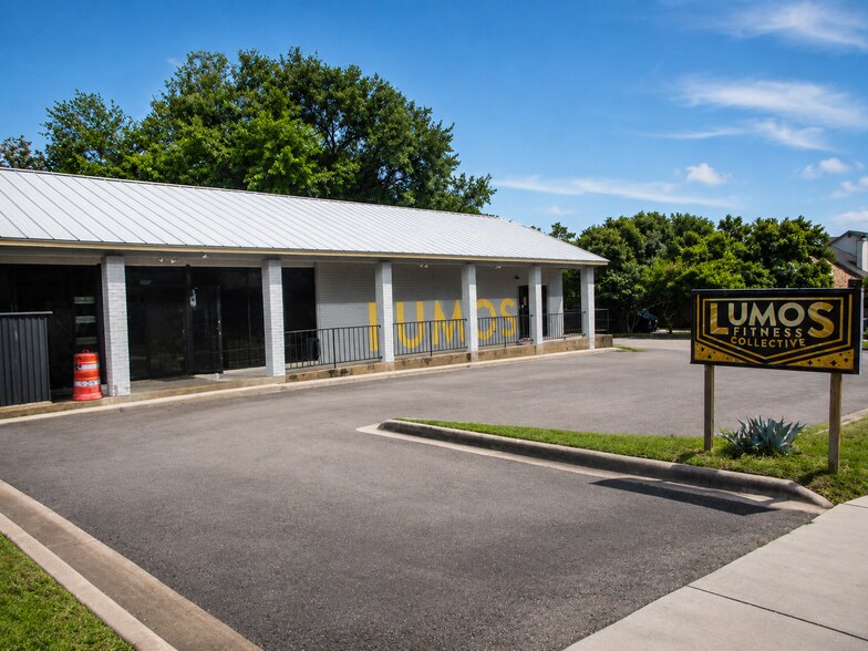 2415-2420 Burleson Ct, Austin, TX à vendre - Photo du bâtiment - Image 2 de 6