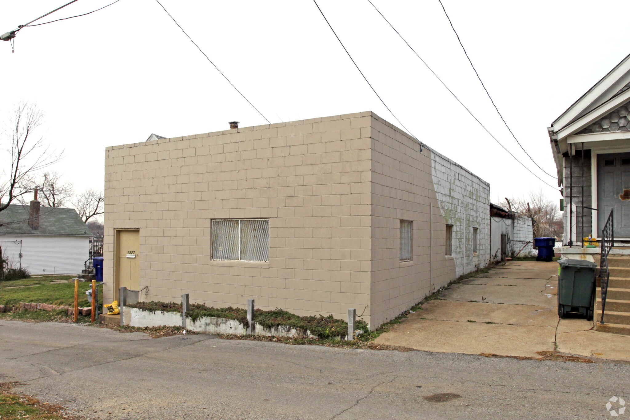1327 Hughes Pl, Saint Louis, MO for sale Primary Photo- Image 1 of 2
