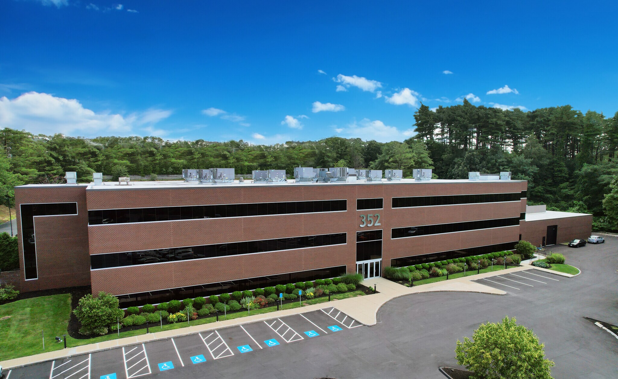 352 Turnpike Rd, Southborough, MA à louer Photo du bâtiment- Image 1 de 4