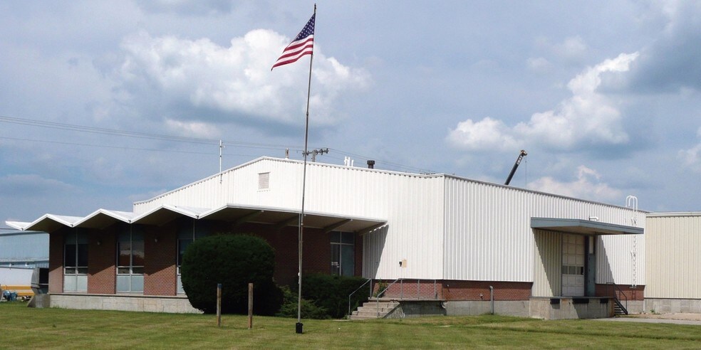 811 S Eisenhower Dr, Goshen, IN à louer - Photo du bâtiment - Image 2 de 3