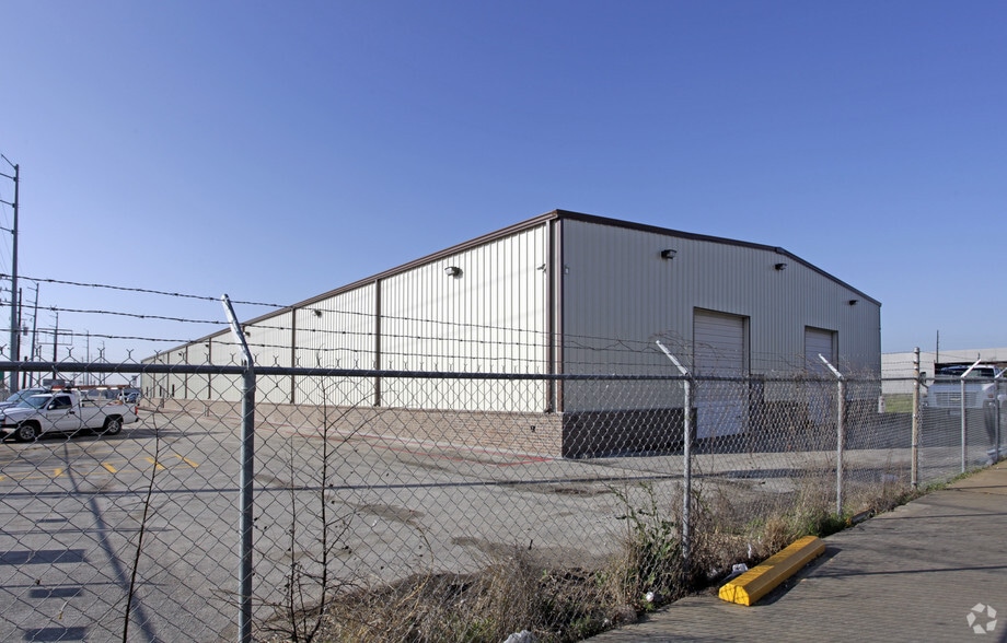 13802 Murphy Rd, Stafford, TX à vendre - Photo du bâtiment - Image 3 de 12