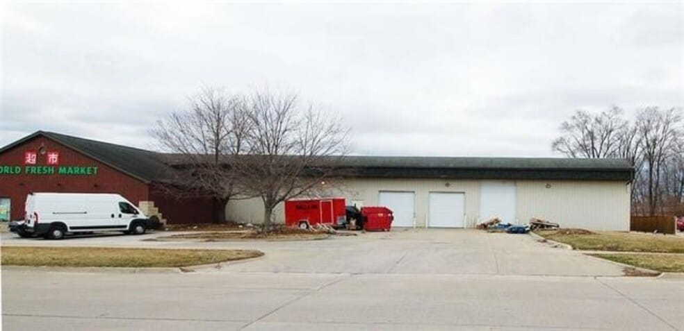 2401 2nd St, Coralville, IA for lease - Building Photo - Image 2 of 5