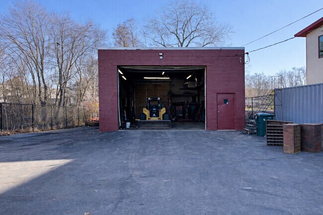 Plus de détails pour 130 Cross St, Winchester, MA - Industriel à louer