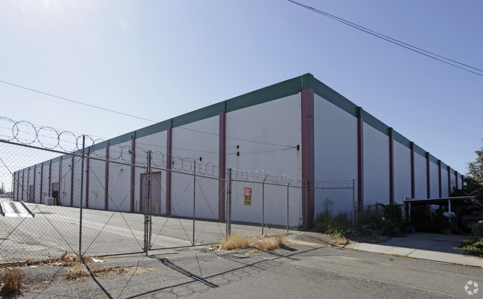 2906 Santa Fe St, Riverbank, CA for lease - Primary Photo - Image 1 of 13