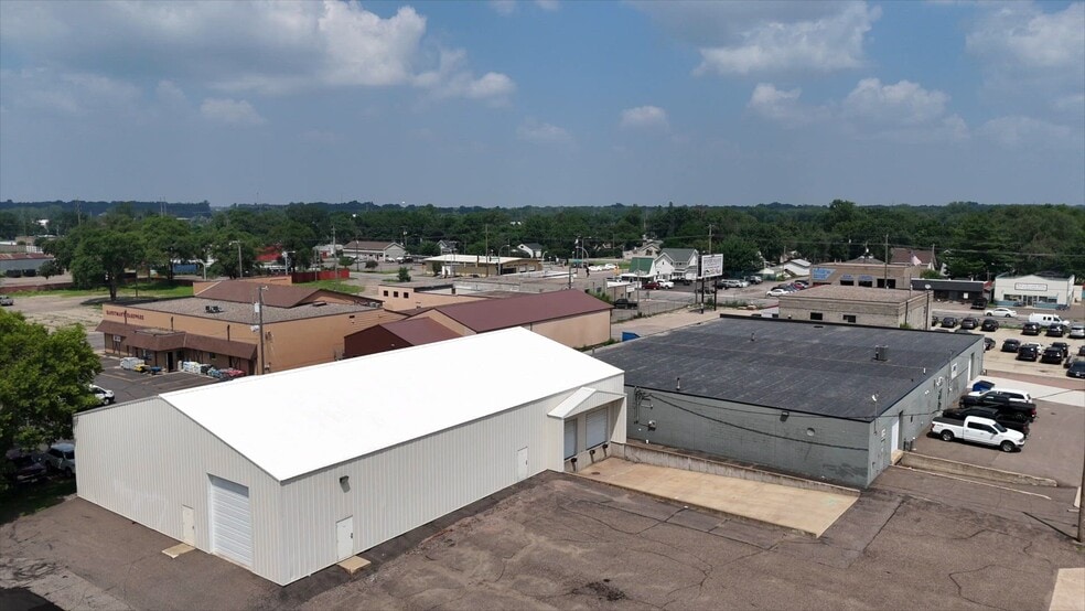 585 1st Ave S, Saint Cloud, MN for lease - Commercial Listing Video - Image 3 of 12