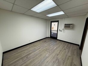 9811 Owensmouth Ave, Chatsworth, CA for lease Interior Photo- Image 1 of 4