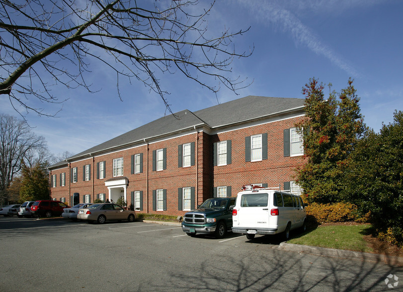 3600 Country Club Rd, Winston-Salem, NC for lease - Building Photo - Image 3 of 9