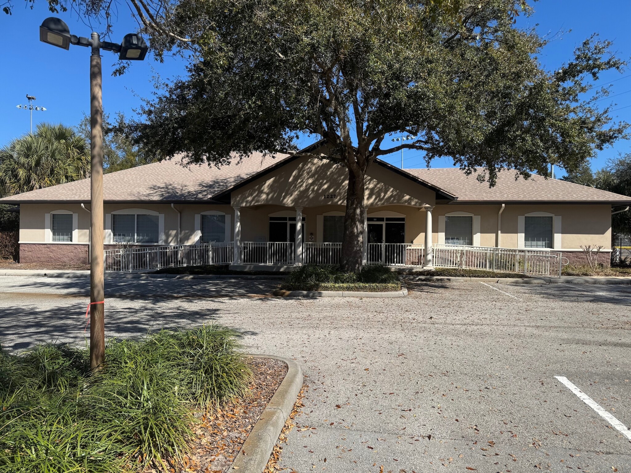 1227 E Broadway, Oviedo, FL for sale Primary Photo- Image 1 of 21