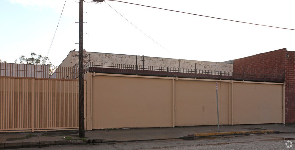 116 W 32nd St, Los Angeles, CA for sale - Primary Photo - Image 1 of 2