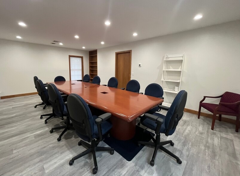 123 Elm St, Old Saybrook, CT for sale - Interior Photo - Image 3 of 25