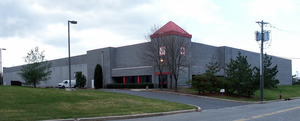 35 Commerce Dr, Somerset, NJ à louer - Photo du bâtiment - Image 2 de 3