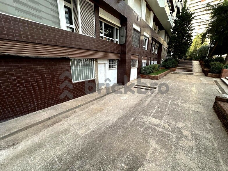 Immeuble residentiel dans Barcelone, Barcelona à vendre - Photo du bâtiment - Image 3 de 11