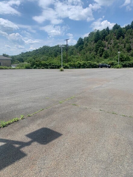 1099 E Broad St, Tamaqua, PA à vendre - Photo du bâtiment - Image 2 de 26