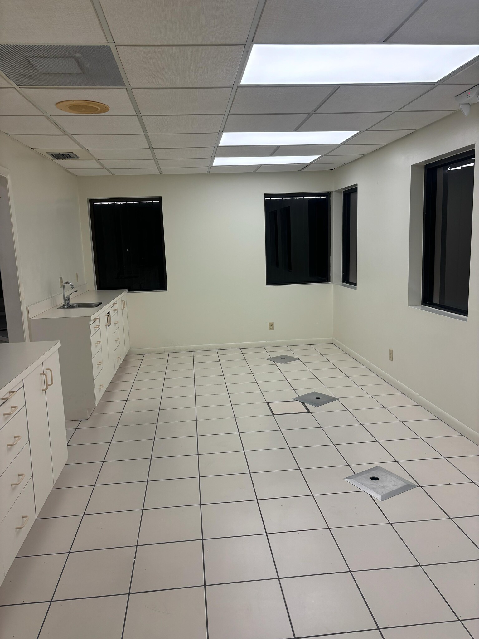 9260-9290 Hammocks Blvd, Miami, FL for lease Interior Photo- Image 1 of 6
