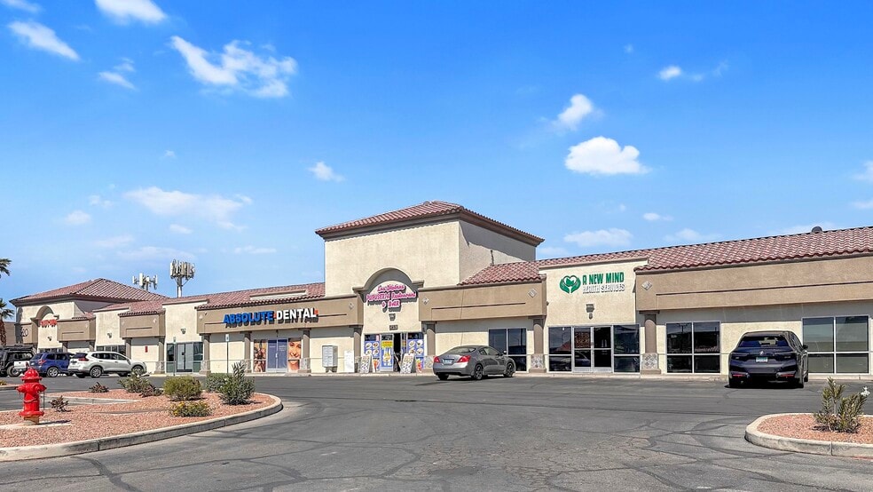 348-350 N Nellis Blvd, Las Vegas, NV for lease - Building Photo - Image 2 of 11