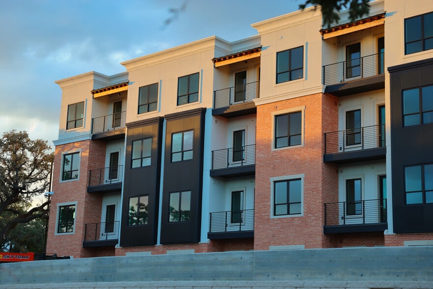 10899 S Hausman Rd, San Antonio, TX for sale - Building Photo - Image 3 of 6