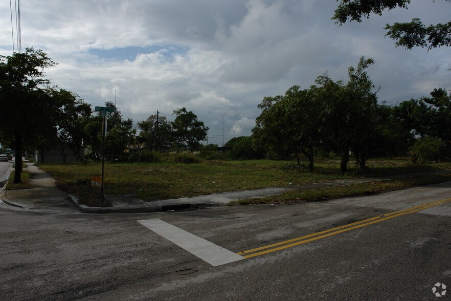 714 NW 7th Ave, Fort Lauderdale, FL à vendre - Photo du bâtiment - Image 3 de 4