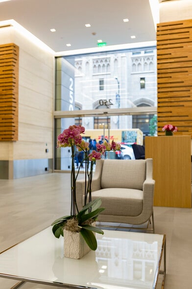 250 Montgomery St, San Francisco, CA à louer - Photo intérieure - Image 2 de 5