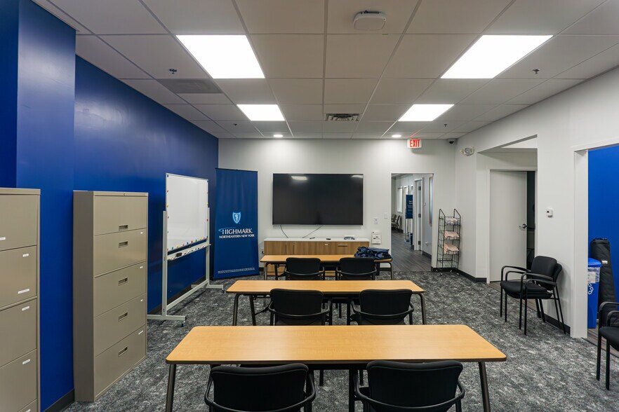 2080 Western Ave, Guilderland, NY à louer - Photo intérieure - Image 2 de 9