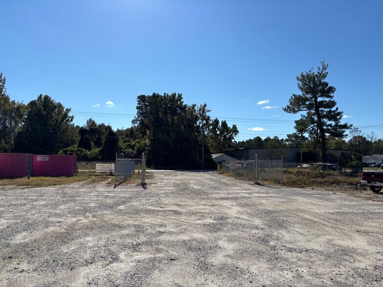 1137 Pineview Dr, Columbia, SC à louer - Photo du bâtiment - Image 2 de 5