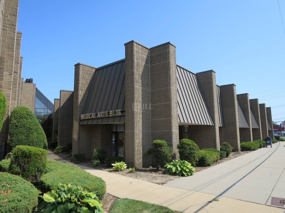 1575 Hillside Ave, New Hyde Park, NY for sale Building Photo- Image 1 of 8