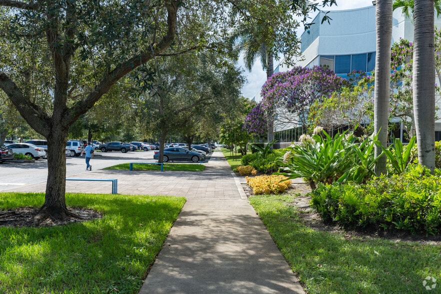 901 Yamato Rd, Boca Raton, FL for lease - Building Photo - Image 3 of 27