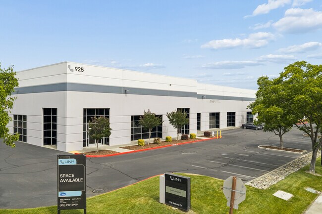Plus de détails pour 925 National Dr, Sacramento, CA - Industriel à louer