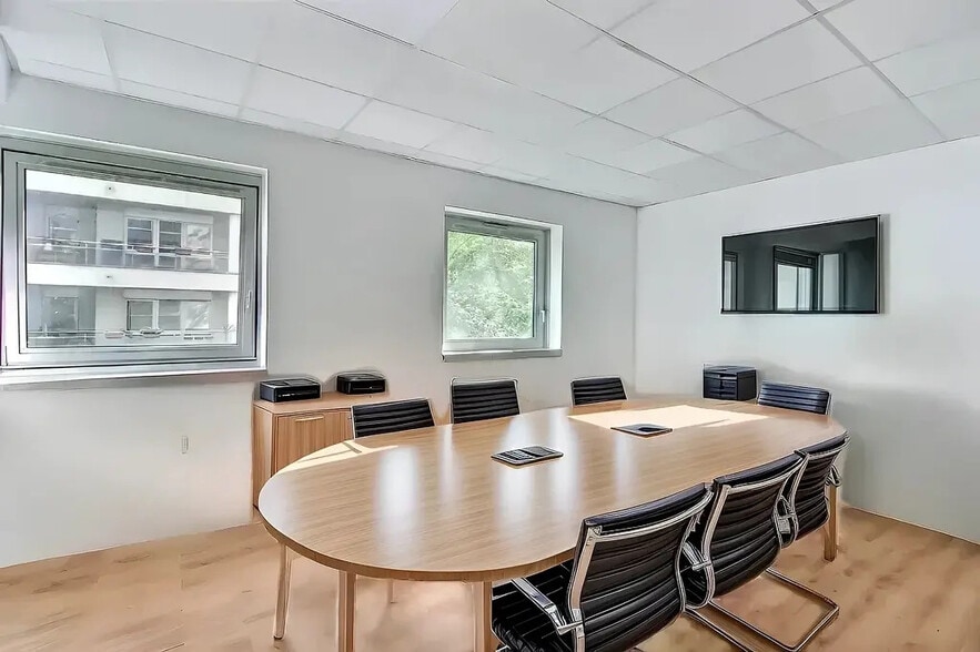 Office in Paris for lease - Interior Photo - Image 3 of 6