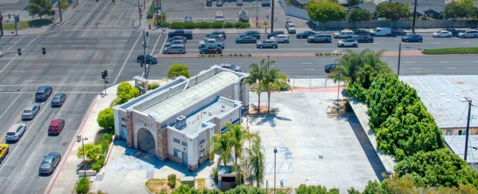 8471 Warner Ave, Huntington Beach, CA à vendre - Photo du bâtiment - Image 1 de 4