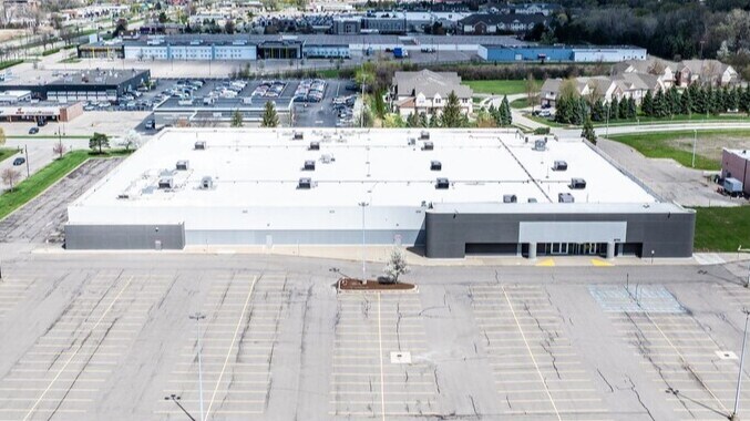 35700 Van Dyke Ave, Sterling Heights, MI for lease - Building Photo - Image 3 of 26