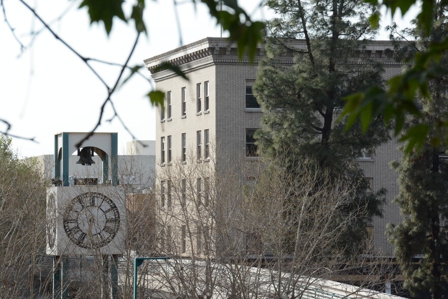 320 N E St, San Bernardino, CA for lease - Building Photo - Image 3 of 35