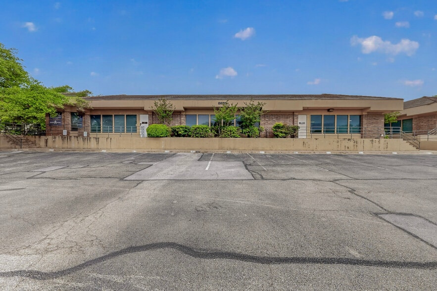 8870 Business Park Dr, Austin, TX for lease - Building Photo - Image 2 of 20