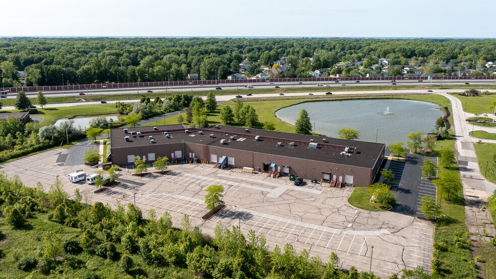 8020 Tyler Blvd, Mentor, OH à louer - Photo du bâtiment - Image 3 de 11