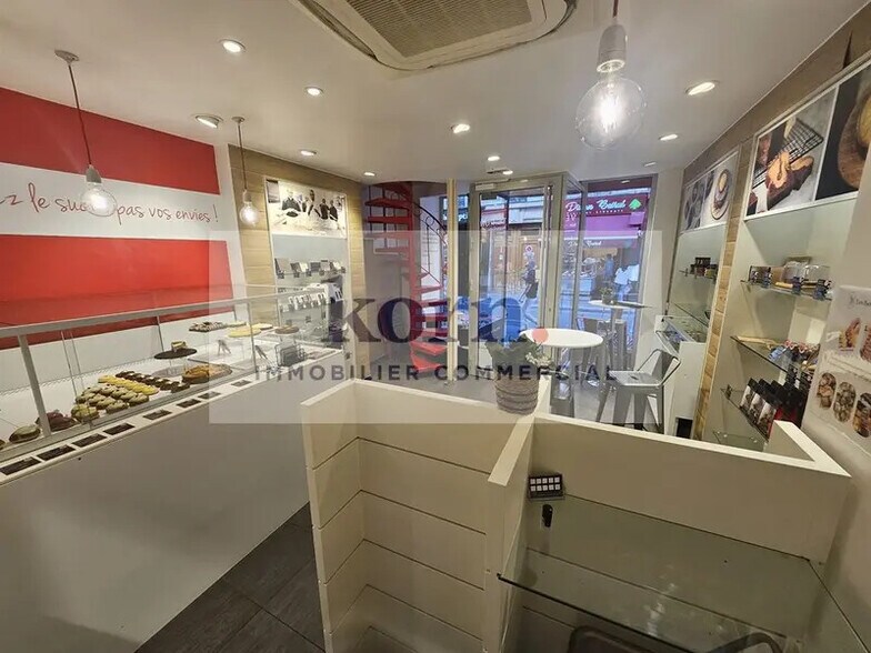Retail in Paris for lease - Interior Photo - Image 2 of 8