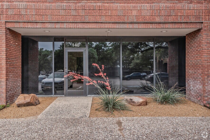 850 E Arapaho Rd, Richardson, TX à louer - Photo du bâtiment - Image 3 de 10