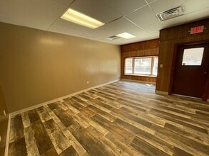 508 Locust St, Middletown, IN for lease Interior Photo- Image 2 of 8