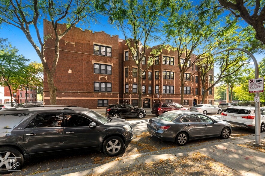 7003 S Oglesby Ave, Chicago, IL for sale - Primary Photo - Image 1 of 9