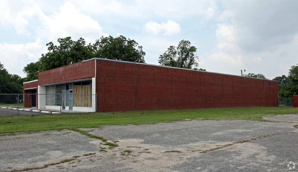 305 S Center St, Goldsboro, NC for lease - Building Photo - Image 2 of 3