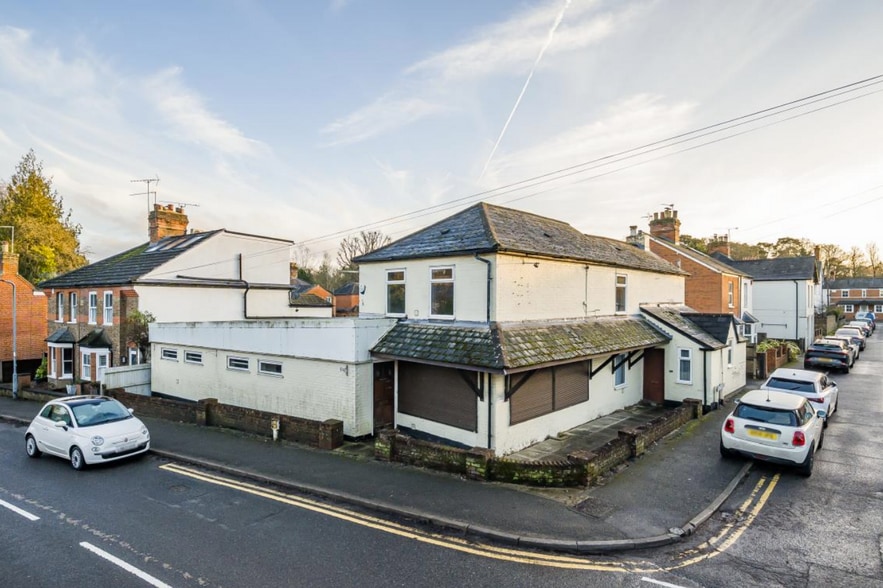 5 Rise Rd, Sunninghill for sale - Primary Photo - Image 1 of 2