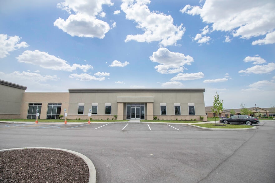 3743 Landmark Dr, Lafayette, IN for lease - Building Photo - Image 2 of 4