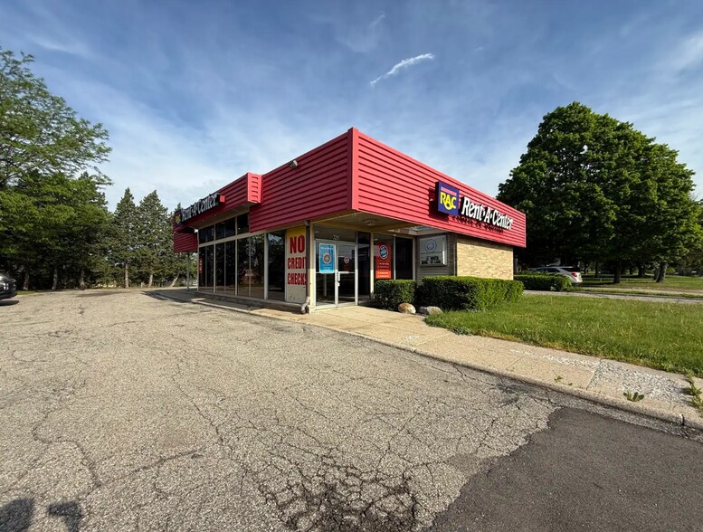 721 N Waverly Rd, Lansing, MI à vendre - Photo du bâtiment - Image 2 de 16