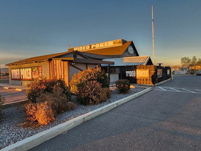 Plus de détails pour 2101 E Gamebird Rd, Pahrump, NV - Commerce de détail à vendre