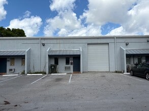 2696 NW 31st Ave, Lauderdale Lakes, FL for lease Building Photo- Image 1 of 7