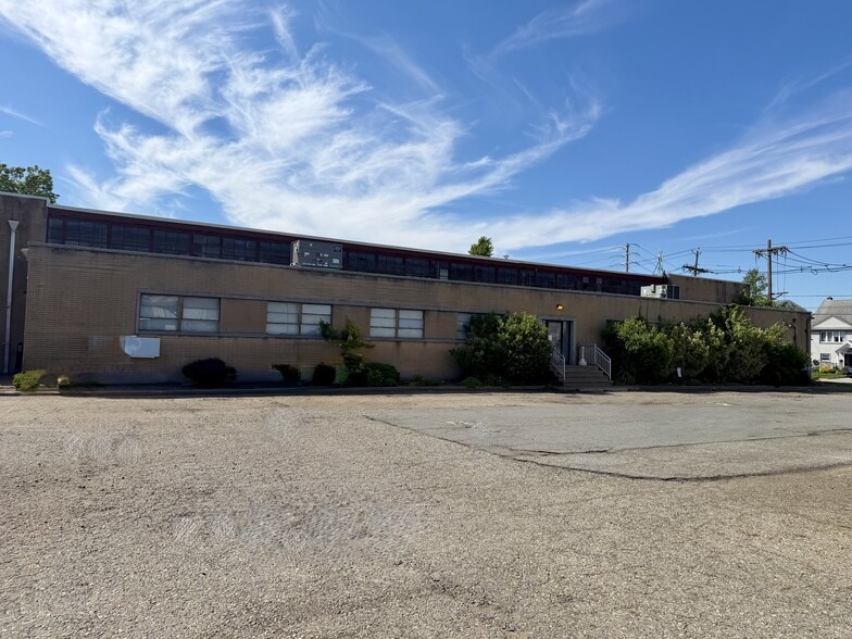 7 Donna Dr, Wood-Ridge, NJ for sale - Building Photo - Image 1 of 2
