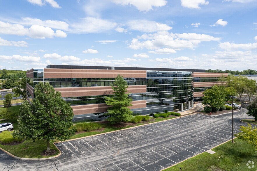 13640-13690 Riverport Dr, Maryland Heights, MO à vendre - Photo du bâtiment - Image 2 de 9