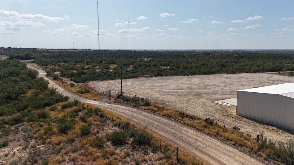 311 Chicote Rd, Laredo, TX à louer - Photo du bâtiment - Image 2 de 26