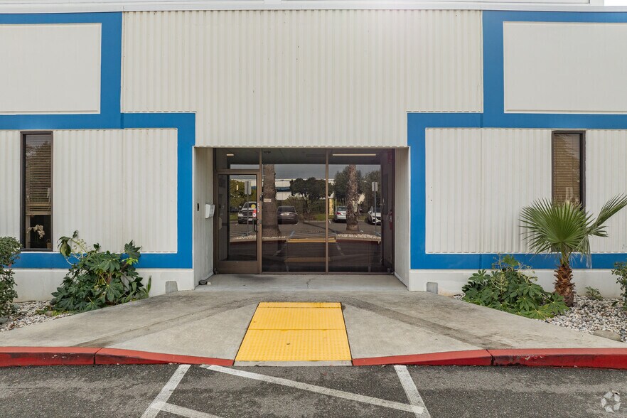 902 Aldridge Rd, Vacaville, CA for sale - Building Photo - Image 2 of 4