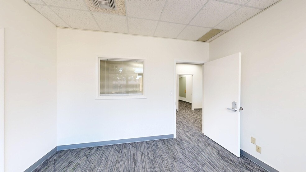 13830 N 58th St, Clearwater, FL for lease - Matterport 3D Scan - Image 3 of 14